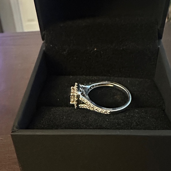 Elegant Silver Women’s Diamond Rings - Picture 4 of 11